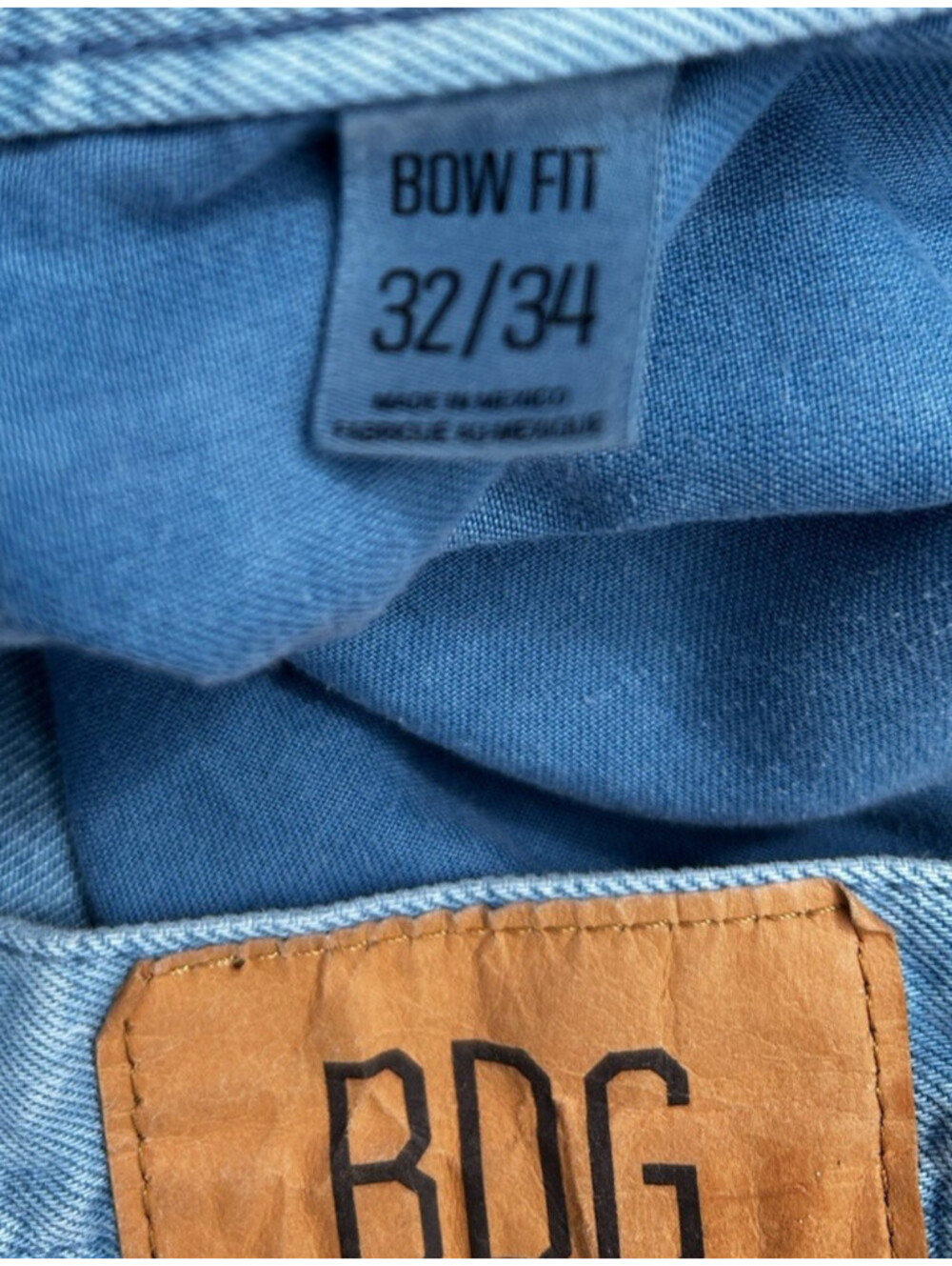 BDG Jeans Mens 32 x 34 Vintage Bow Fit Cotton Light Wash Small Orange Stain - Picture 9 of 15
